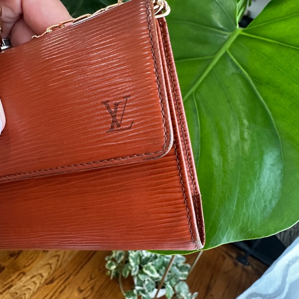 Louis Vuitton Epi Cognac Wallet Clutch w Chain & Twilly Vintage - Picture 14 of 15